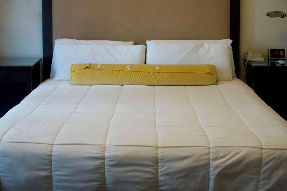 Queen Room - Accessible/Non Smoking